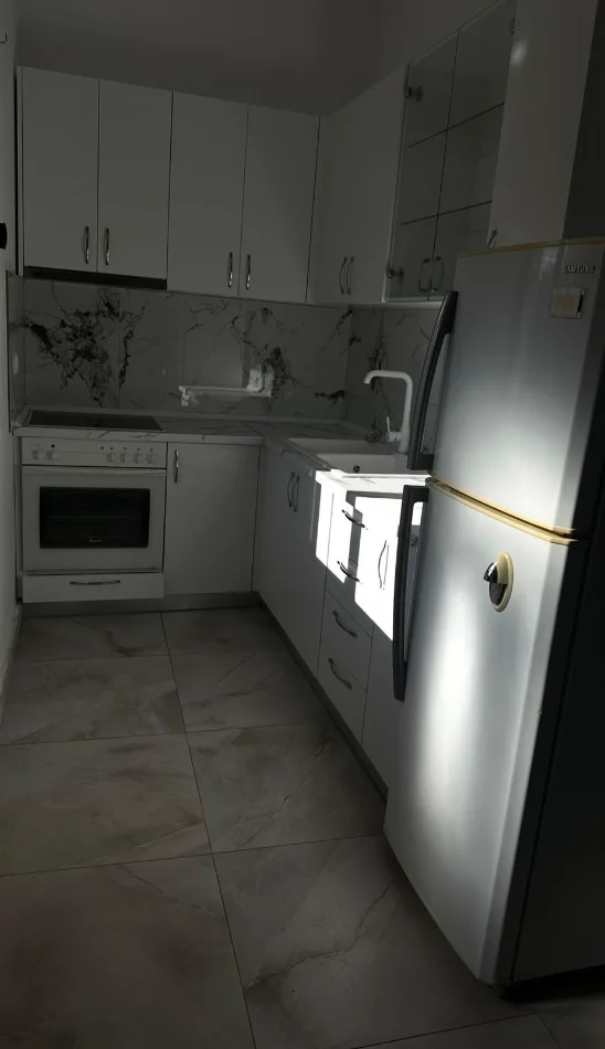 Tirane, jepet me qera apartament 2+1 Kati 1, 90 m² 370 € (ALLIAS)