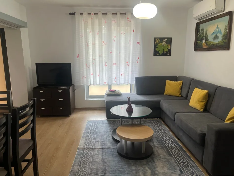 Tirane, jepet me qera apartament 2+1 Kati 1, 90 m² 400 € (Kompleksi Malajzian)