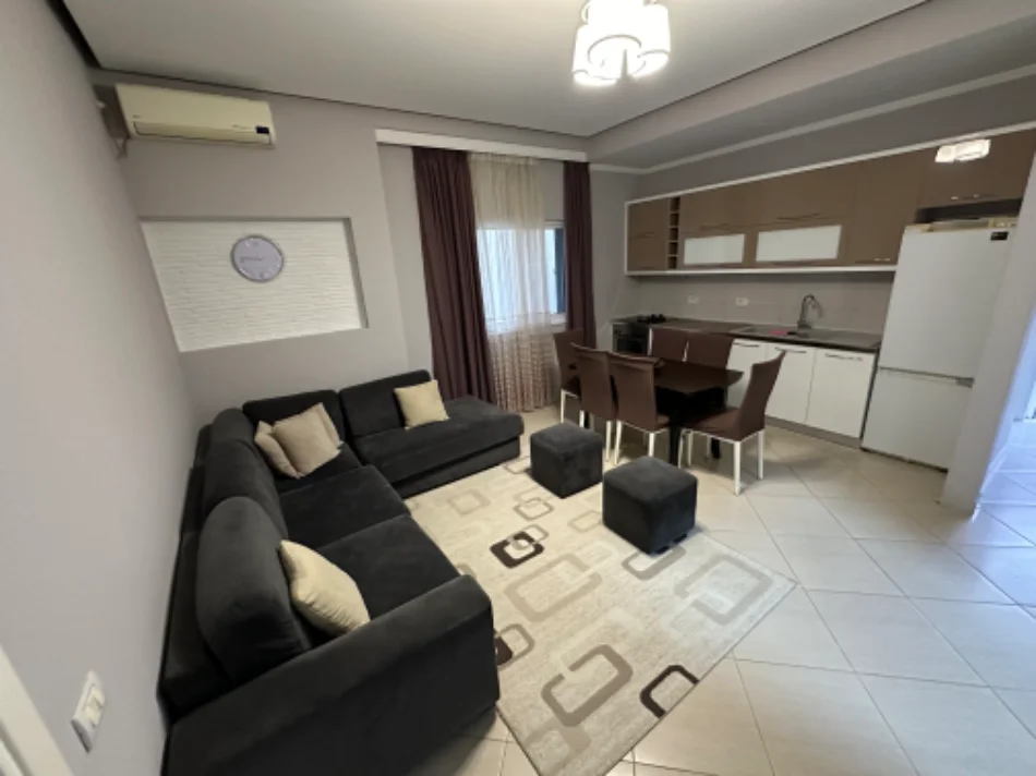Tirane, jepet me qera apartament 2+1 Kati 1, 90 m² 450 € (Rrethi i Shkozes, Rruga Ali Shefqeti)