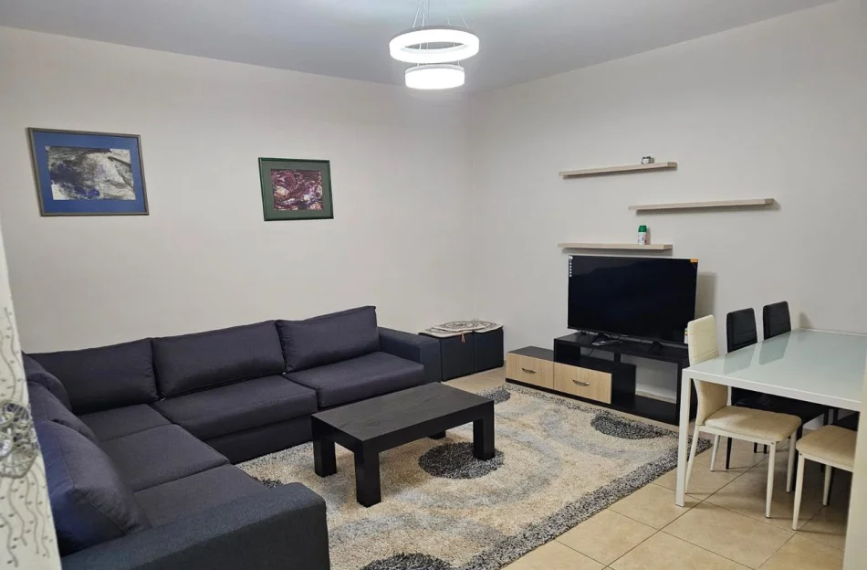 Tirane, jepet me qera apartament 2+1 Kati 1, 90 m² 550 € (Rruga 5 Maji)