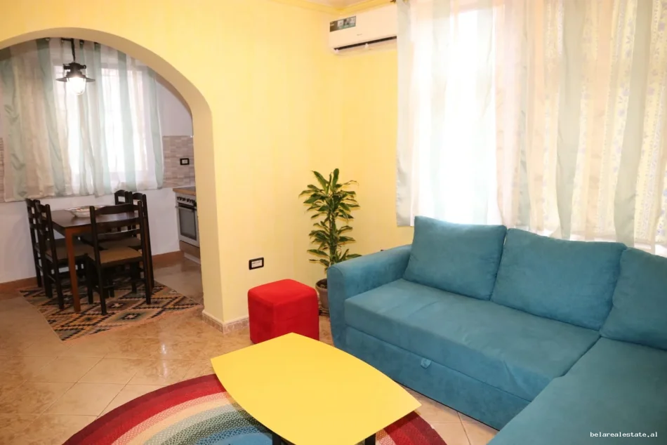 Tirane, jepet me qera apartament 2+1 Kati 1, 90 m² 750 € (Laprake)