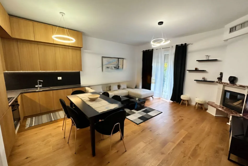 Tirane, jepet me qera apartament 2+1 Kati 1, 95 m² 1.200 € (Rruga e Vilave)