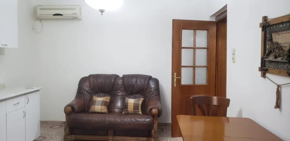 Tirane, jepet me qera apartament 2+1 Kati 1, 95 m² 550 € (Ish tregu elektrik)