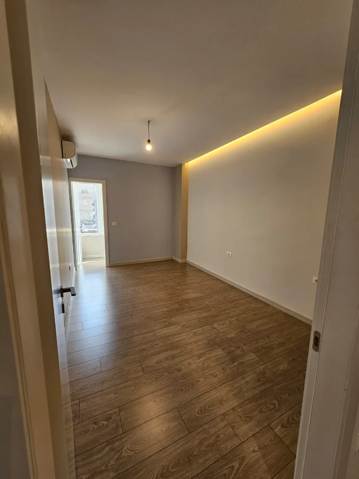 Tirane, jepet me qera apartament 2+1 Kati 1, 95 m² 800 € (Zogu i Zi)