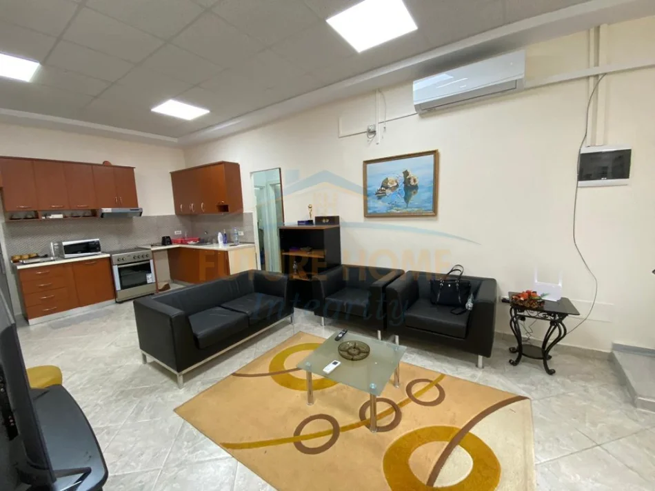 Tirane, jepet me qera apartament 2+1 Kati 1, 96 m² 600 € (Rruga e Kavajes)