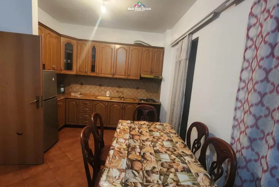 Tirane, jepet me qera apartament 2+1 Kati 1, 97 m² 520 € (Rruga Irfan Tomini)