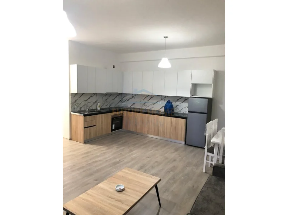 Tirane, jepet me qera apartament 2+1 Kati 1, 98 m² (Kompleksi Mangalem, Ali Demi) 50.000 Leke