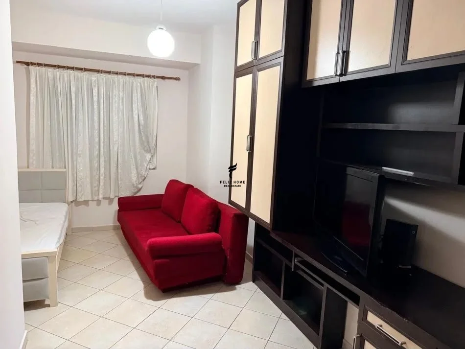 Tirane, jepet me qera apartament 2+1 Kati 2, 100 m² 500 € (YZBERISHT)