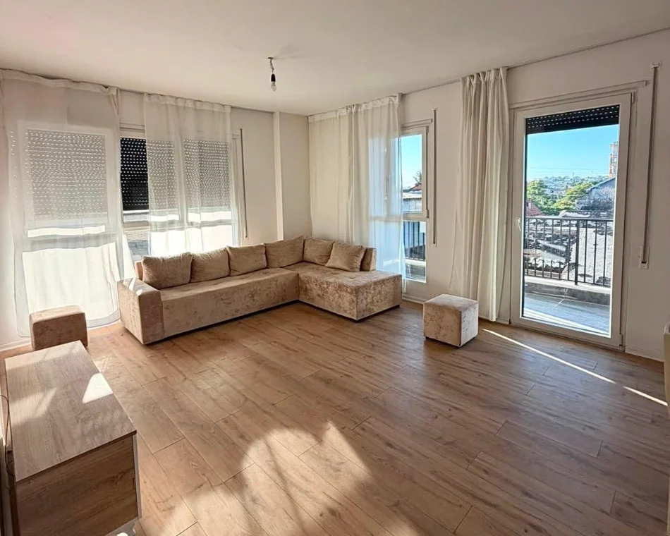 Tirane, jepet me qera apartament 2+1 Kati 2, 100 m² 600 € (Don Bosko, Trio Tower)