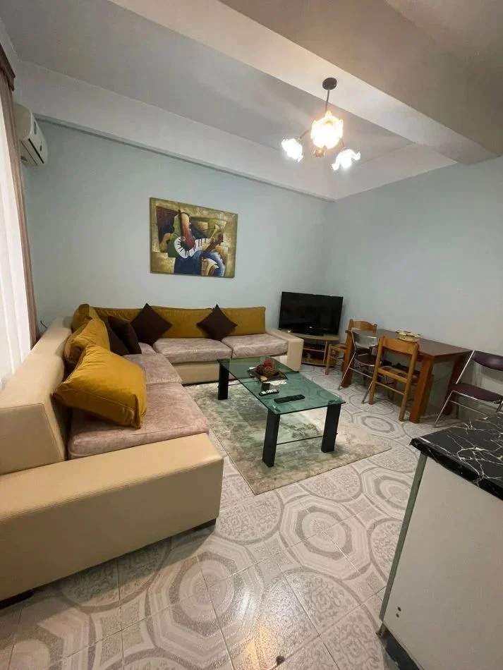 Tirane, jepet me qera apartament 2+1 Kati 2, 100 m² 600 € (MINE PEZA)