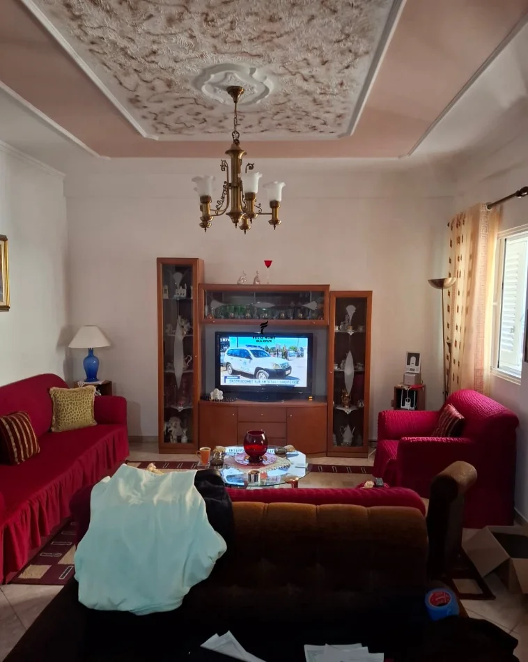Tirane, jepet me qera apartament 2+1 Kati 2, 100 m² 600 € (SELITE)