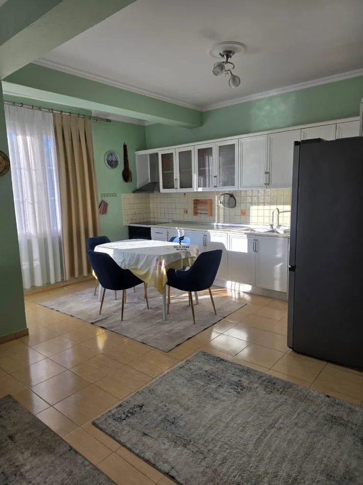 Tirane, jepet me qera apartament 2+1 Kati 2, 100 m² 650 € (TREGU ELEKTRIK)