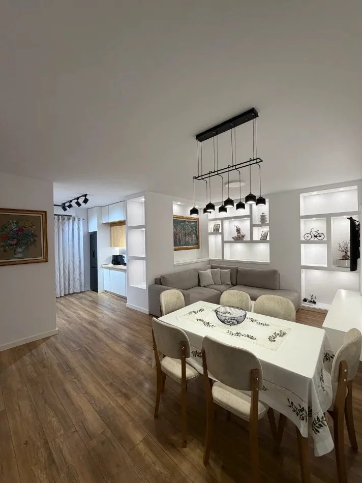 Tirane, jepet me qera apartament 2+1 Kati 2, 100 m² 650 € (Te Rrethi Astir)