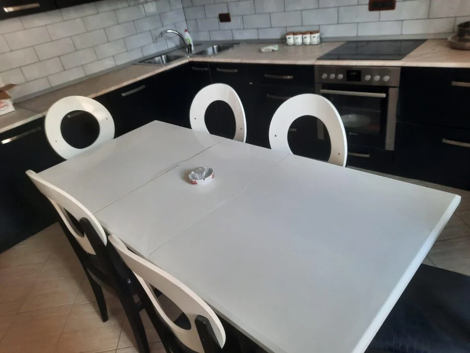 Tirane, jepet me qera apartament 2+1 Kati 2, 100 m² 700 € (Vasil Shanto)
