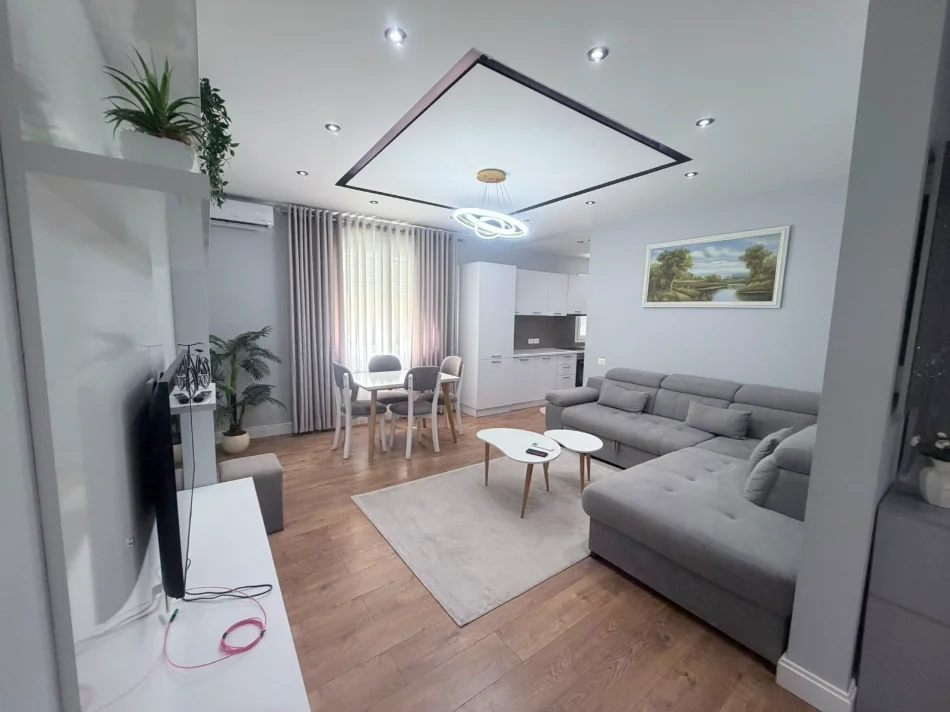 Tirane, jepet me qera apartament 2+1 Kati 2, 100 m² 730 € (21 dhjetori)