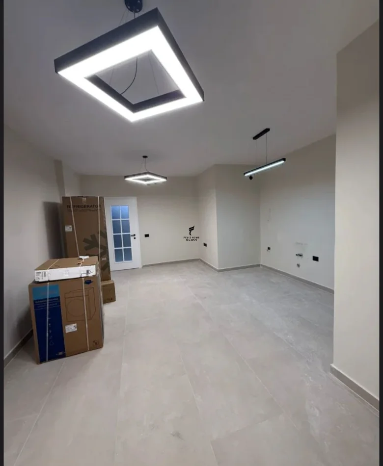 Tirane, jepet me qera apartament 2+1 Kati 2, 100 m² 750 € (KODRA E DIELLIT)