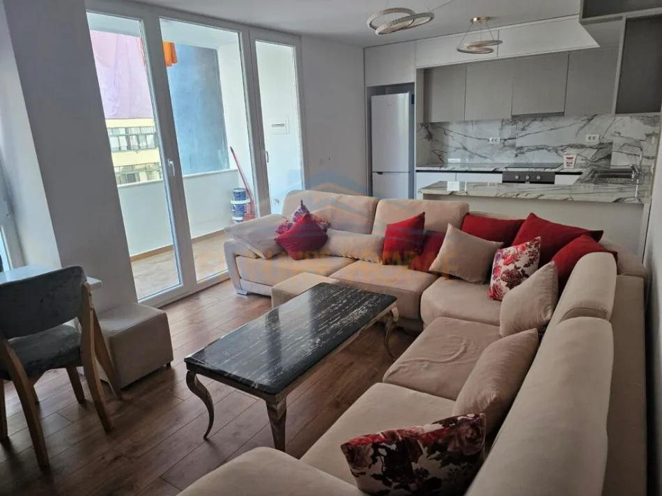 Tirane, jepet me qera apartament 2+1 Kati 2, 100 m² 800 € (21 Dhjetori)