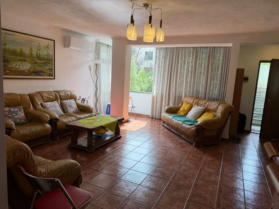 Tirane, jepet me qera apartament 2+1 Kati 2, 101 m² 670 € (Zogu i zi)