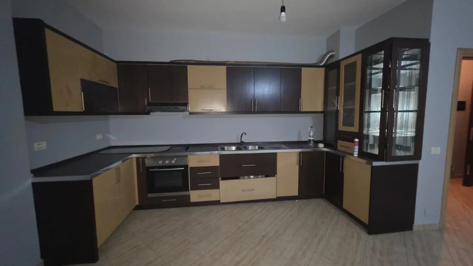 Tirane, jepet me qera apartament 2+1 Kati 2, 103 m² 450 € (Rruga Kodra e Diellit)