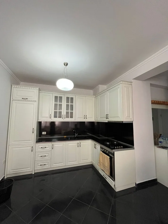 Tirane, jepet me qera apartament 2+1 Kati 2, 103 m² 500 € (Fresku)