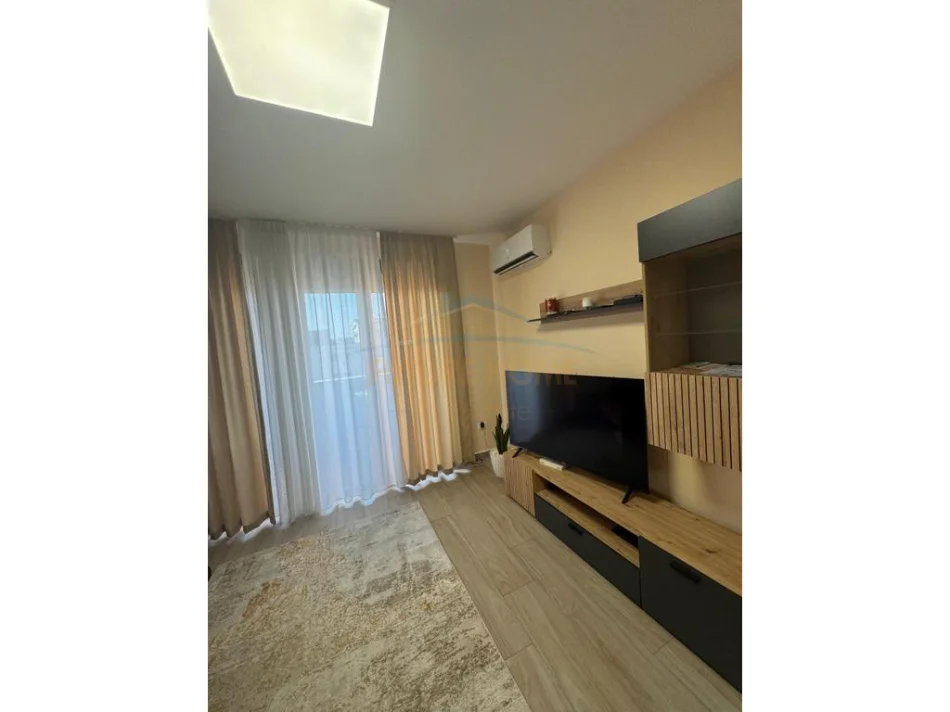 Tirane, jepet me qera apartament 2+1 Kati 2, 105 m² 650 € (Rruga Kongresi i Manastirt)