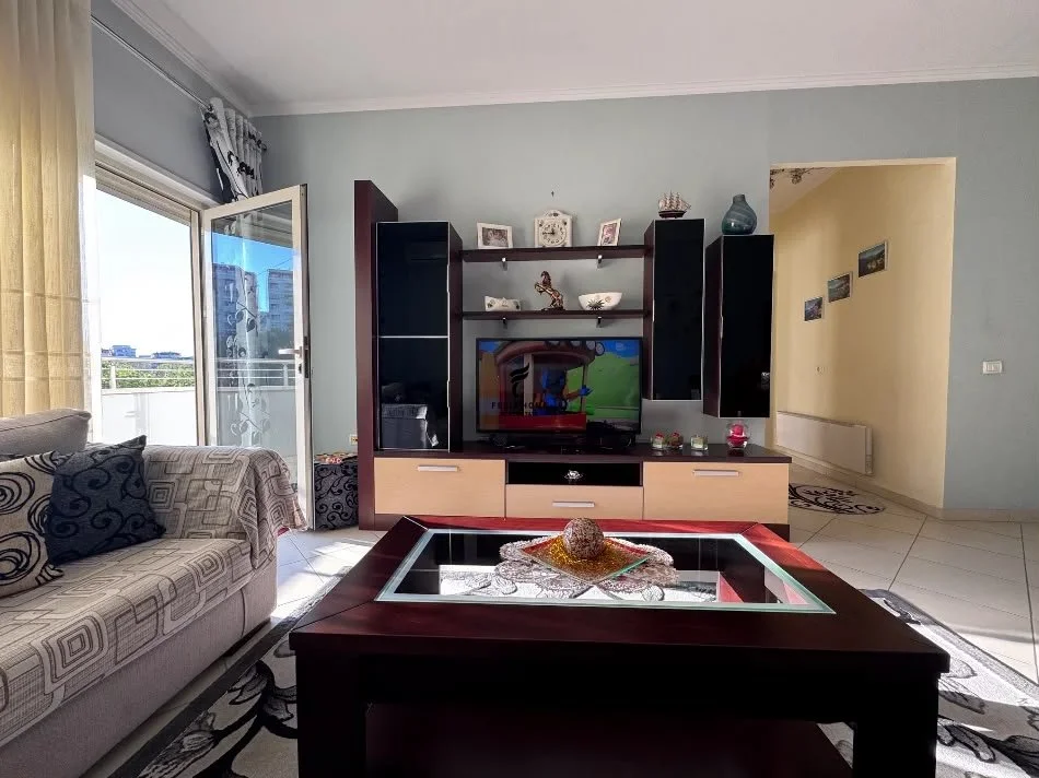 Tirane, jepet me qera apartament 2+1 Kati 2, 105 m² 800 € (KOPSHTI BOTANIK)