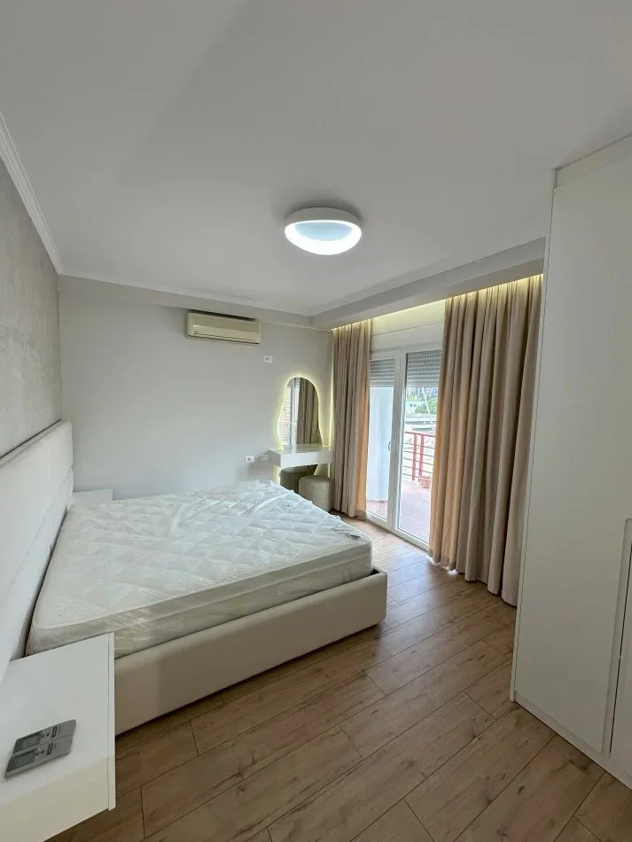Tirane, jepet me qera apartament 2+1 Kati 2, 107 m² 950 € (Don Bosko)