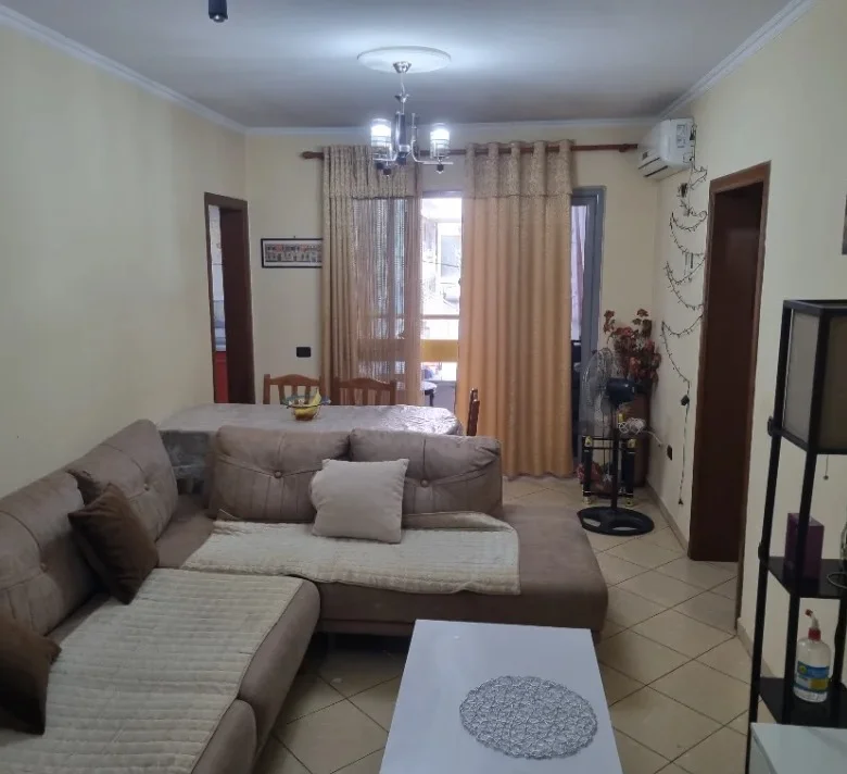 Tirane, jepet me qera apartament 2+1 Kati 2, 108 m² 500 € (Bulevardi Bajram Curri)