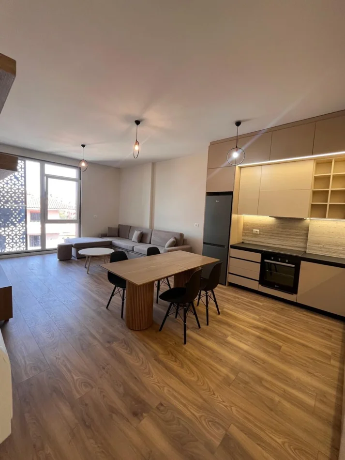 Tirane, jepet me qera apartament 2+1 Kati 2, 110 m² 1.000 € (Siri Kodra)