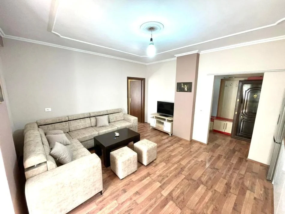 Tirane, jepet me qera apartament 2+1 Kati 2, 110m2  (Don Bosko)