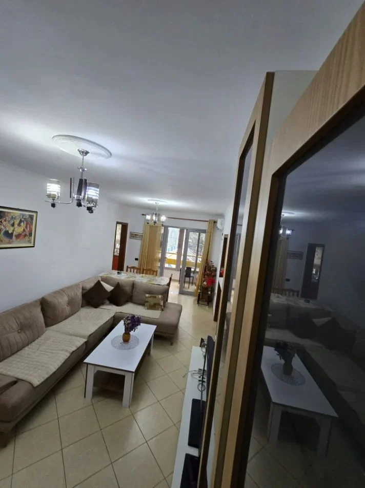 Tirane, jepet me qera apartament 2+1 Kati 2, 110 m² 550 € (PRANE PALLATIT ME SHIGJETA)