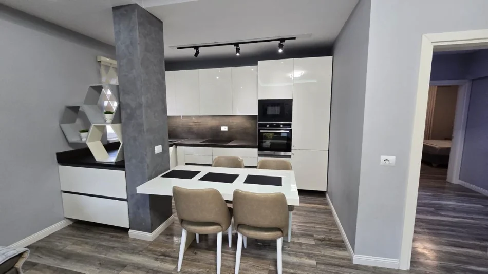 Tirane, jepet me qera apartament 2+1 Kati 2, 110 m² 600 € (SAUK)