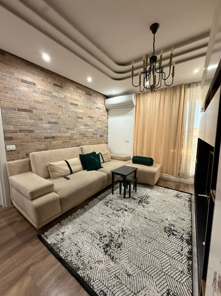 Tirane, jepet me qera apartament 2+1 Kati 2, 110 m² 800 € (fusha e aviacionit)