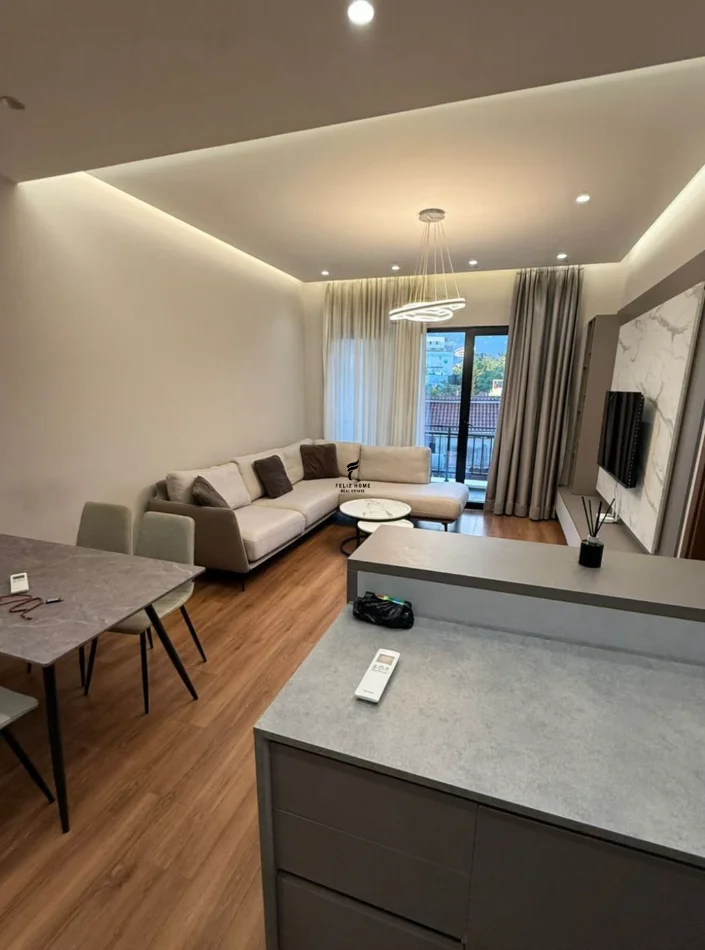 Tirane, jepet me qera apartament 2+1 Kati 2, 111 m² 700 € (RRUGA E DIBRES)