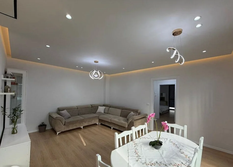 Tirane, jepet me qera apartament 2+1 Kati 2, 112 m² 700 € (Ish Dogana)