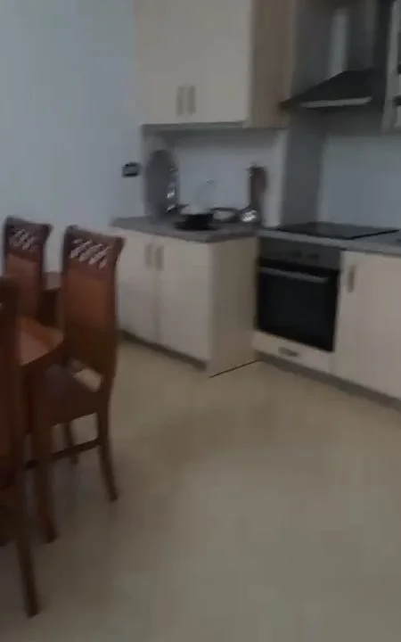 Tirane, jepet me qera apartament 2+1 Kati 2, 115 m² 400 € (Fresku)