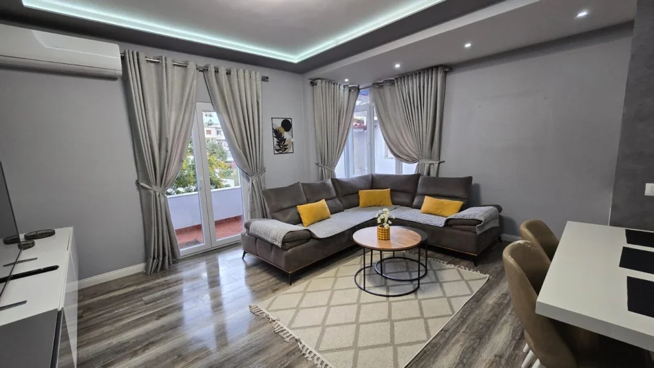 Tirane, jepet me qera apartament 2+1 Kati 2, 115 m² 600 € (Rrethrrotullimi i Saukut)