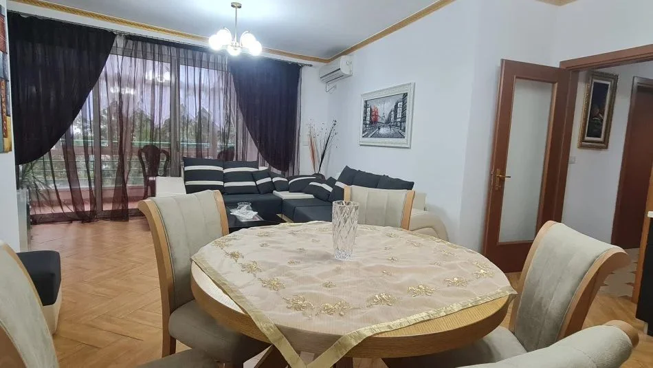 Tirane, jepet me qera apartament 2+1 Kati 2, 115 m² 660 € (Don Bosko)