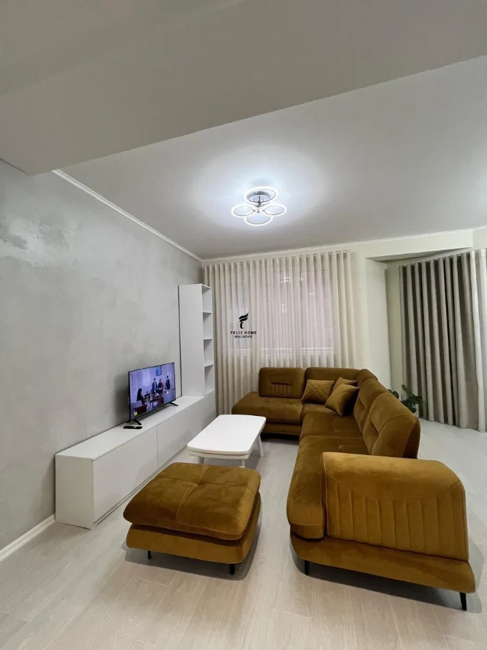 Tirane, jepet me qera apartament 2+1 Kati 2, 115 m² 750 € (ISH FUSHA E AVIACIONIT)
