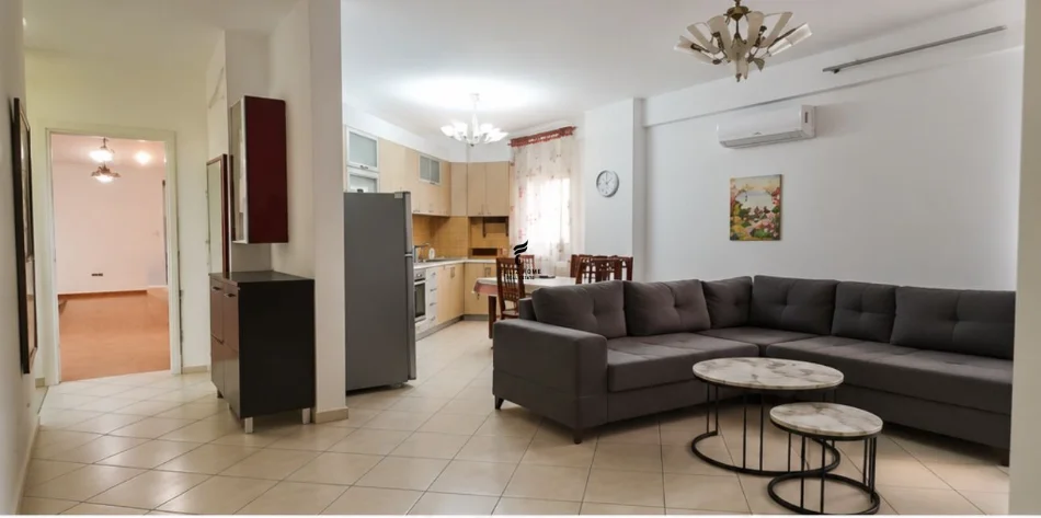 Tirane, jepet me qera apartament 2+1 Kati 2, 120 m² 1.000 € (BLLOK)