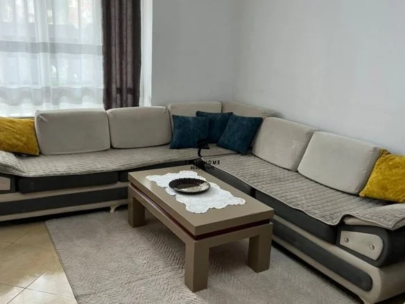 Tirane, jepet me qera apartament 2+1 Kati 2, 120 m² 400 € (FRESKU)