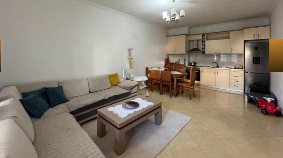 Tirane, jepet me qera apartament 2+1 Kati 2, 120 m² 450 € (Fresku)