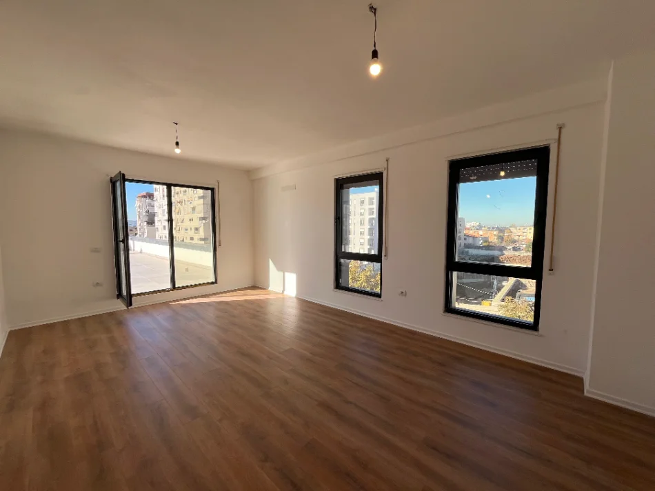 Tirane, jepet me qera apartament 2+1 Kati 2, 120 m² 600 € (Porcelan)