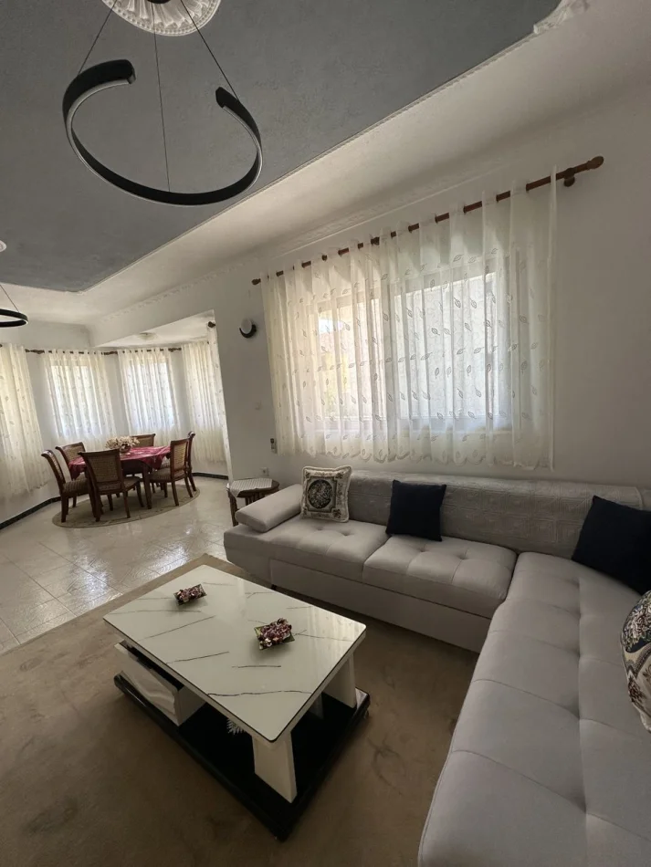 Tirane, jepet me qera apartament 2+1 Kati 2, 120 m² 600 € (Qytet Studenti)
