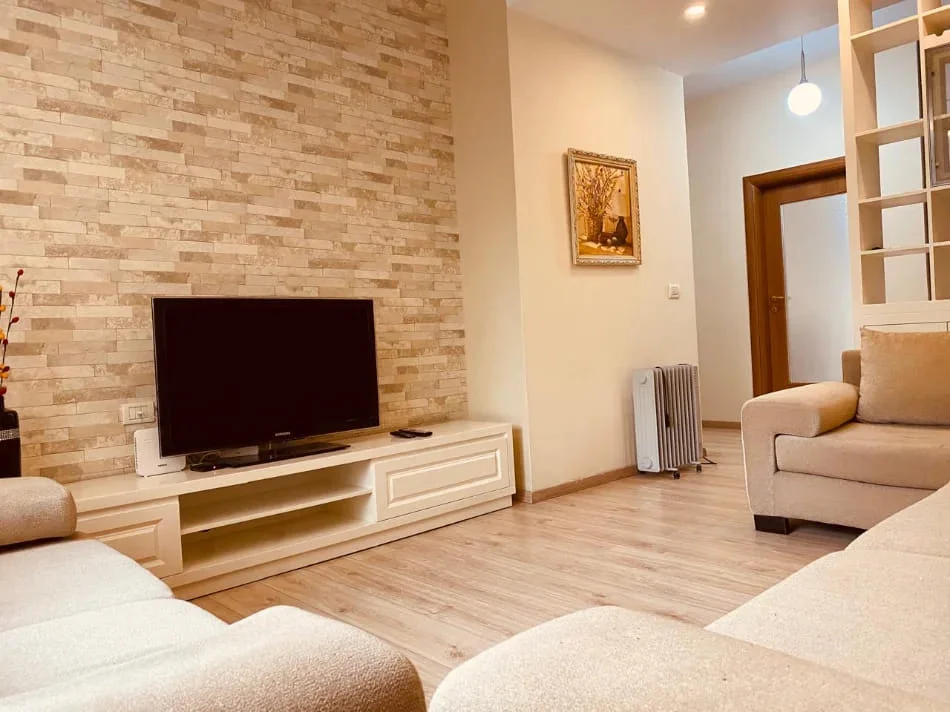 Tirane, jepet me qera apartament 2+1 Kati 2, 120 m² 690 € (brryi)