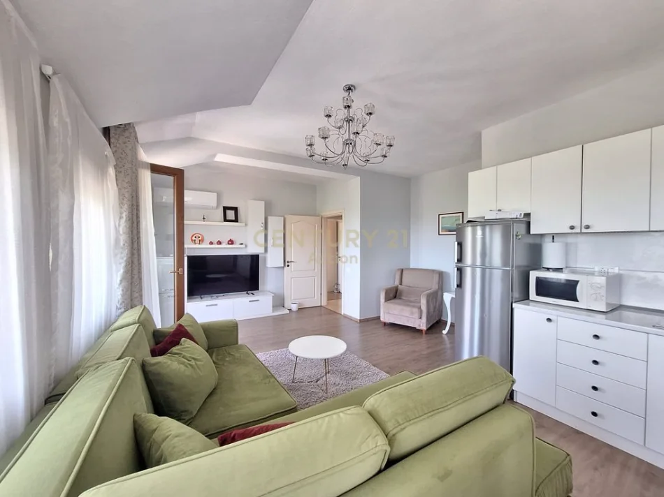 Tirane, jepet me qera apartament 2+1 Kati 2, 120 m² 800 € (Liqeni Artificial)