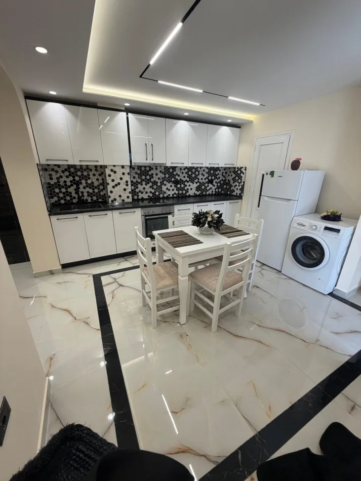 Tirane, jepet me qera apartament 2+1 Kati 2, 120 m² 800 € (Rruga e Elbasanit)