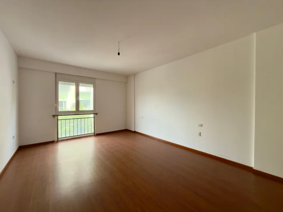 Tirane, jepet me qera apartament 2+1 Kati 2, 128 m² 600 € (21 Dhjetori)