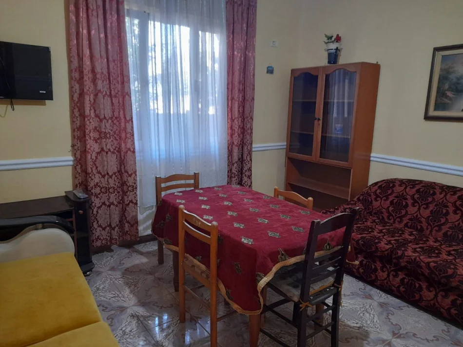 Tirane, jepet me qera apartament 2+1 Kati 2, 130 m² 650 € (Kristal Center)