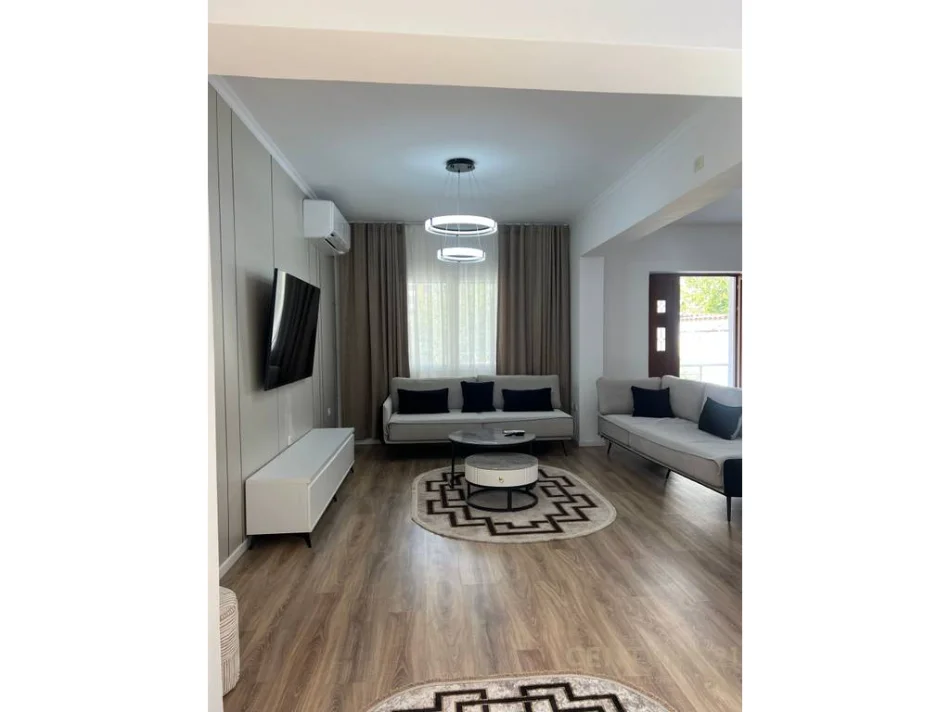 Tirane, jepet me qera apartament 2+1 Kati 2, 130 m² 800 € (Don Bosko)